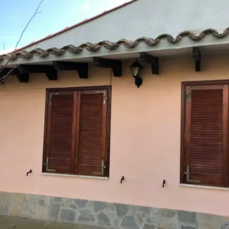 Con Grande Giardino A Campus Villa *